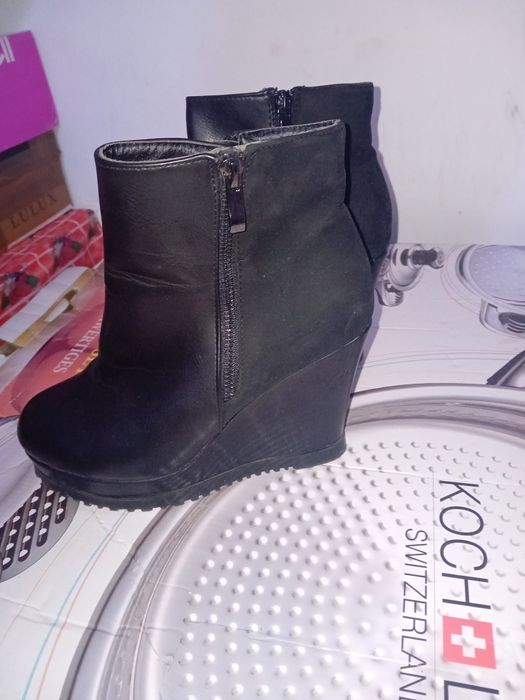 Ghetuțe înalte elegante