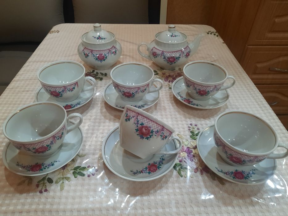 Абсолютно новый, редкий чайный сервиз на 6 персон, из 14 предметов, (к