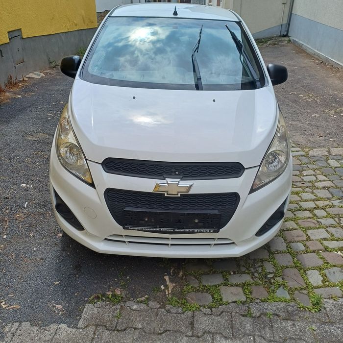 Vând chevrolet spark
