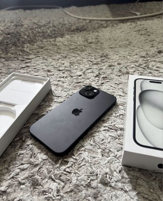 iPhone 15 (black titanium)