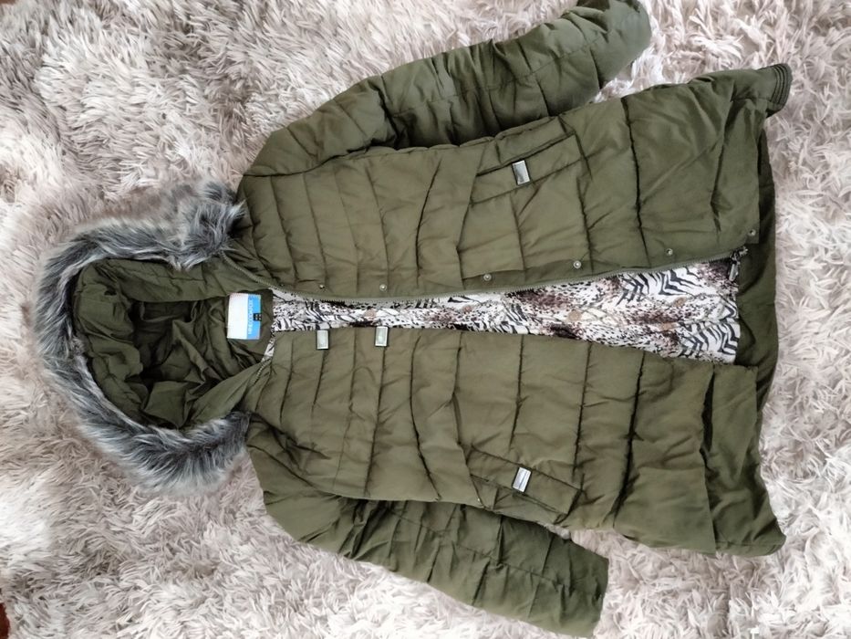 Продам куртку женскую