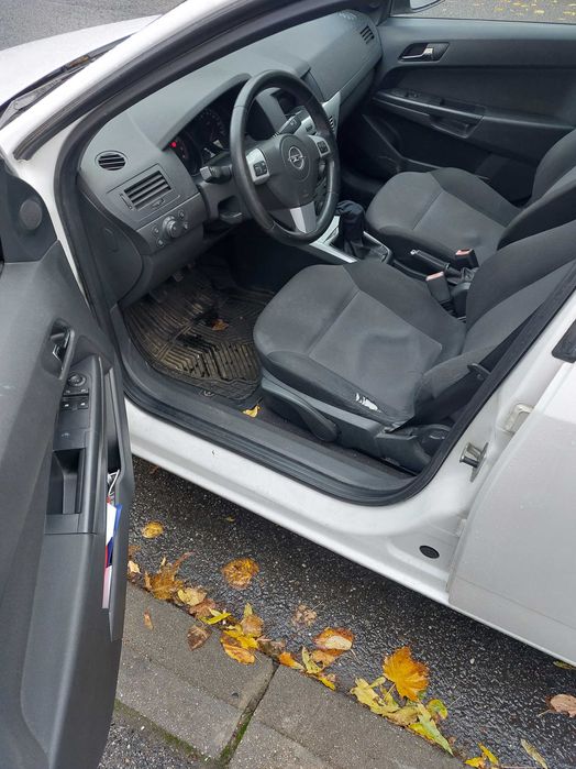 Opel astra h, an 2010