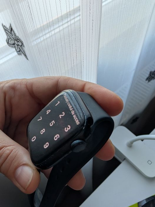 Apple Watch Series 8 (Baterie 87%) - 100% Funcțional, Defect Estetic