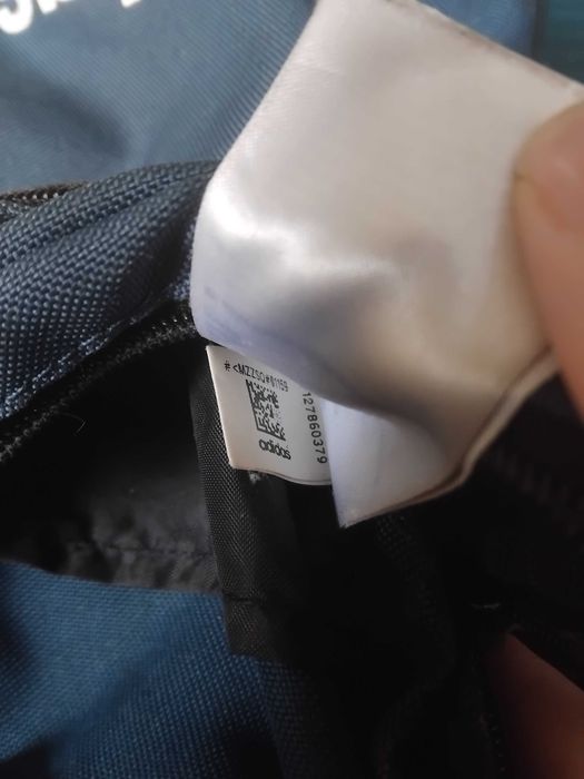 Adidas 100% оригинална мъжка чантичка