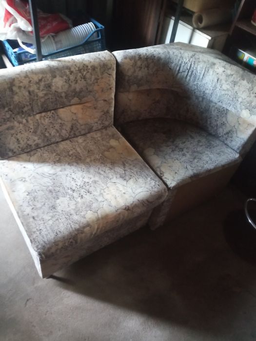 Малък диван разтегателен и ракла