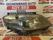Far dreapta Skoda Roomster cu mic defect