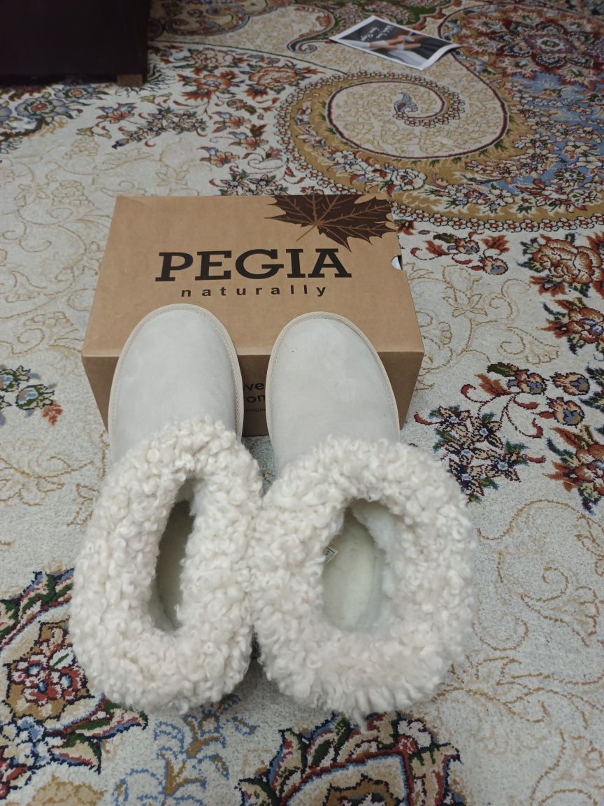 Продаются новые фирменные женские сапоги PEGIA
