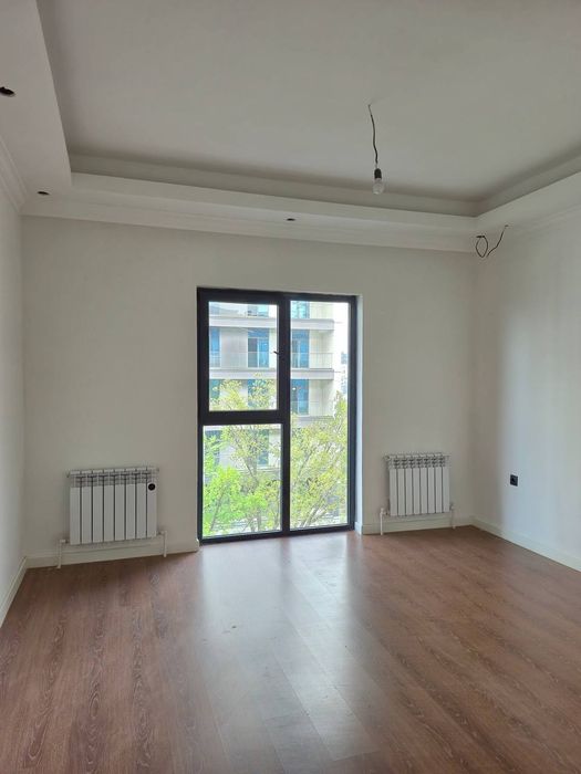 Продается 3х ком квартира, ЖК Нур, ор-р: ул. Ниёзбек, 98 м²