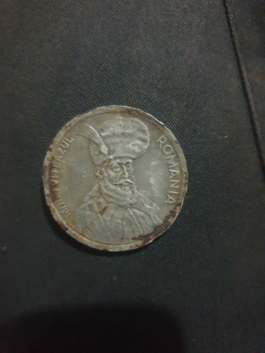 Vînd moneda de colectie cu Ștefan cel mare de 100 de lei