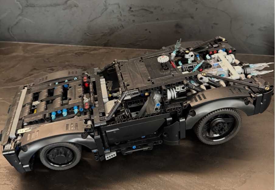 LEGO Technic Batman - Батмобил 42127