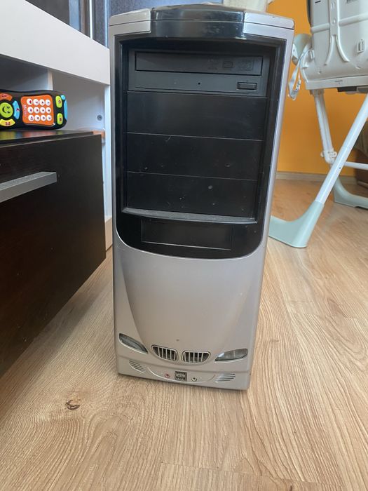 Кутия за компютър с формата на бмв