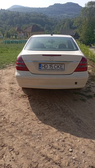 Vând sau schimb Mercedes Benz E