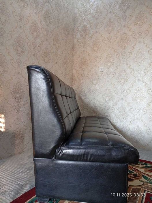 Divan sotiladi. Mebel holati yaxshi.