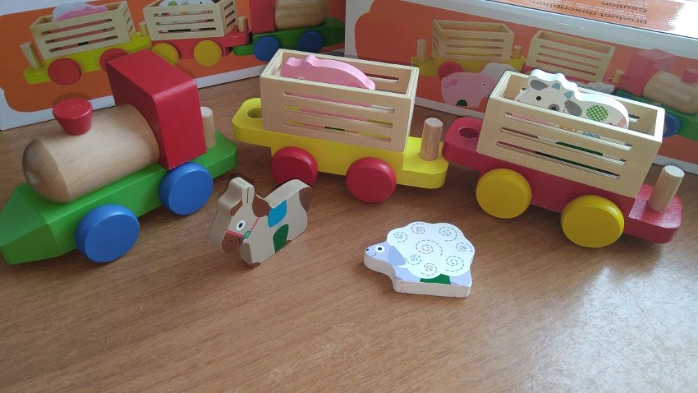Голям дървен влак с животни и ремаркета / дървени играчки