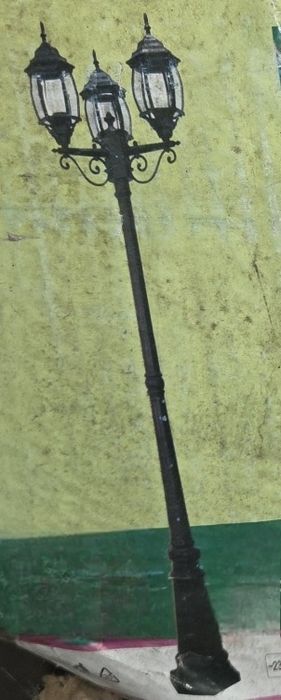 Corp iluminat exterior cu 3 brate