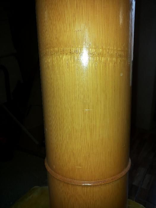 Vaza lunga din tulpina de bambus