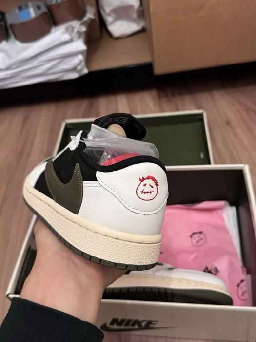 Adidasi Nike Air Jordan 1 Travis Scott Black Olive Low