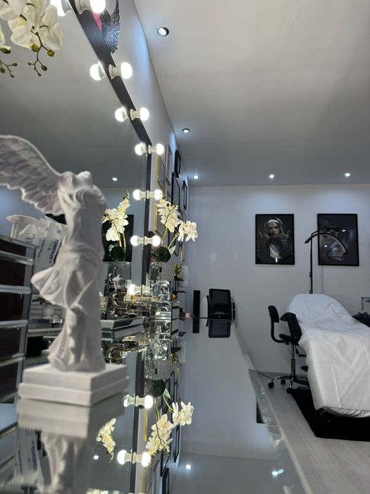 Închiriez camera pretabila pentru, extensii de gene ,manichiura.