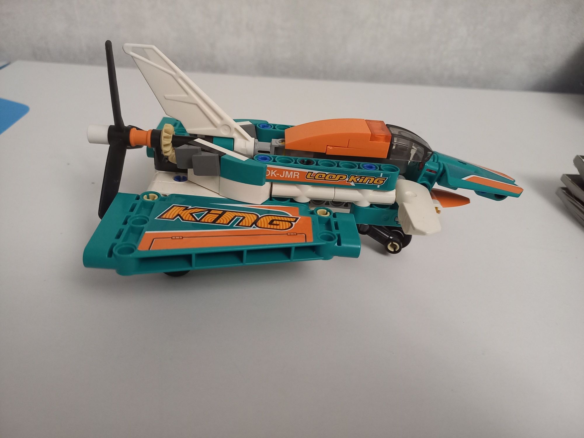 Lego Technic 42117 самолет