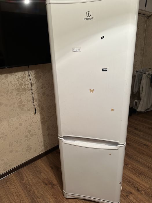 Продается старый холодильник