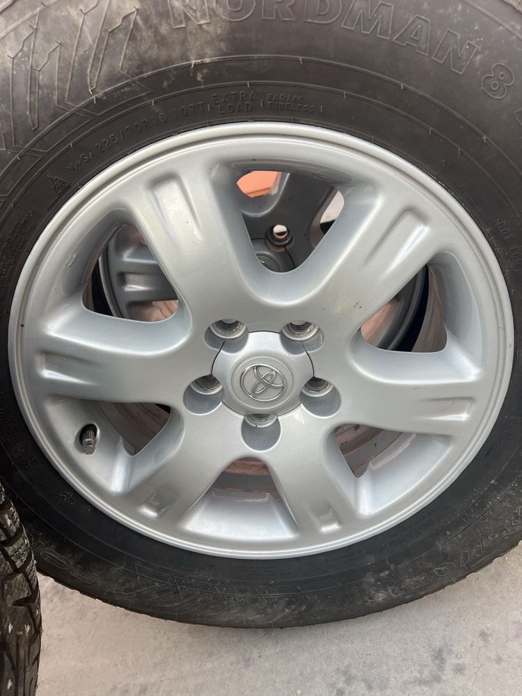 Nokian nordman 8 suv 225/70/16 с дисками