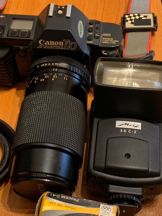Foto Canon  T70 cu blit