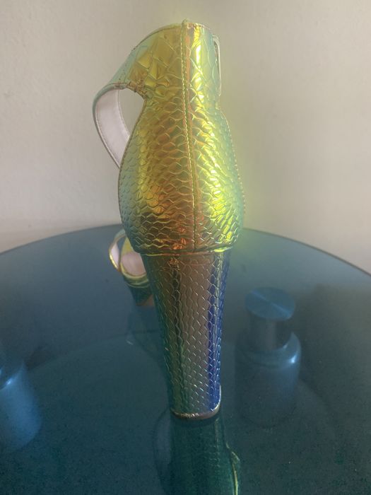 Нови сандали хамелеон