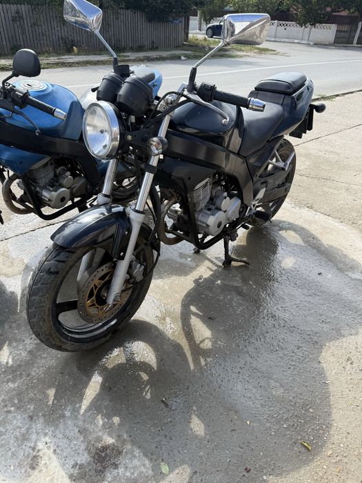 Motocicleta daelim roadwin 125 A1