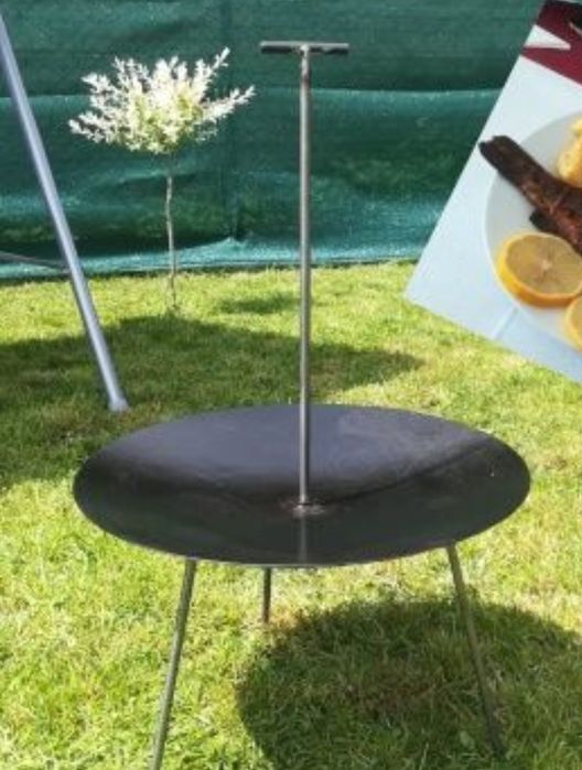 Gratar   si  disc  picnic  cu picioare detasabile in stare buna