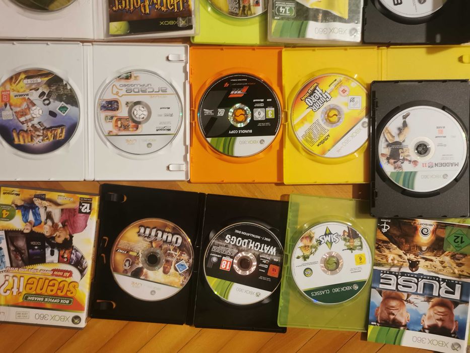 Xbox 360 с 2 джойстика и игри