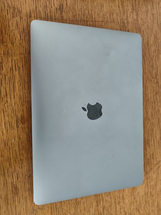 Macbook pro 13 2020 i5, 8gb ram, 256gb cu probleme la ecran