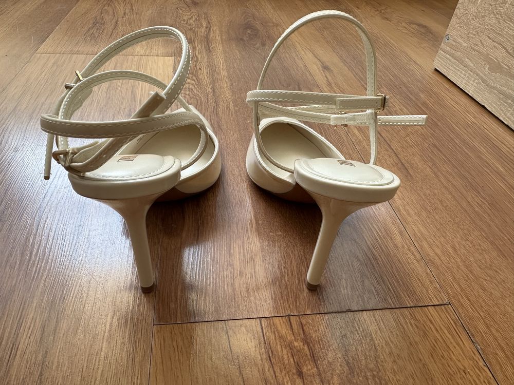 Елегатни токчета Zara