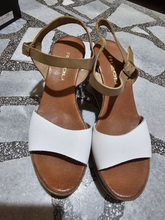 Дамски сандали на платформа