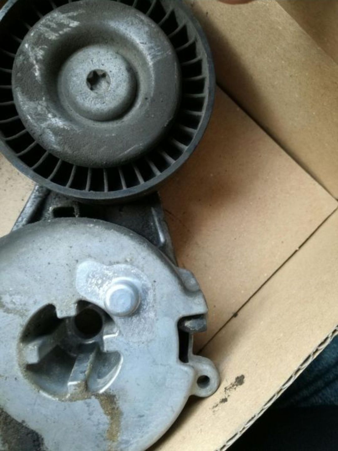 Intinzator alternator Audi A4 B8 dupa 2008 original stare f buna