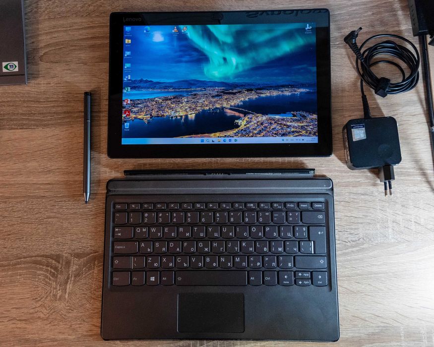 Lenovo MiiX 520 разглобяем таблет с алуминиево шаси