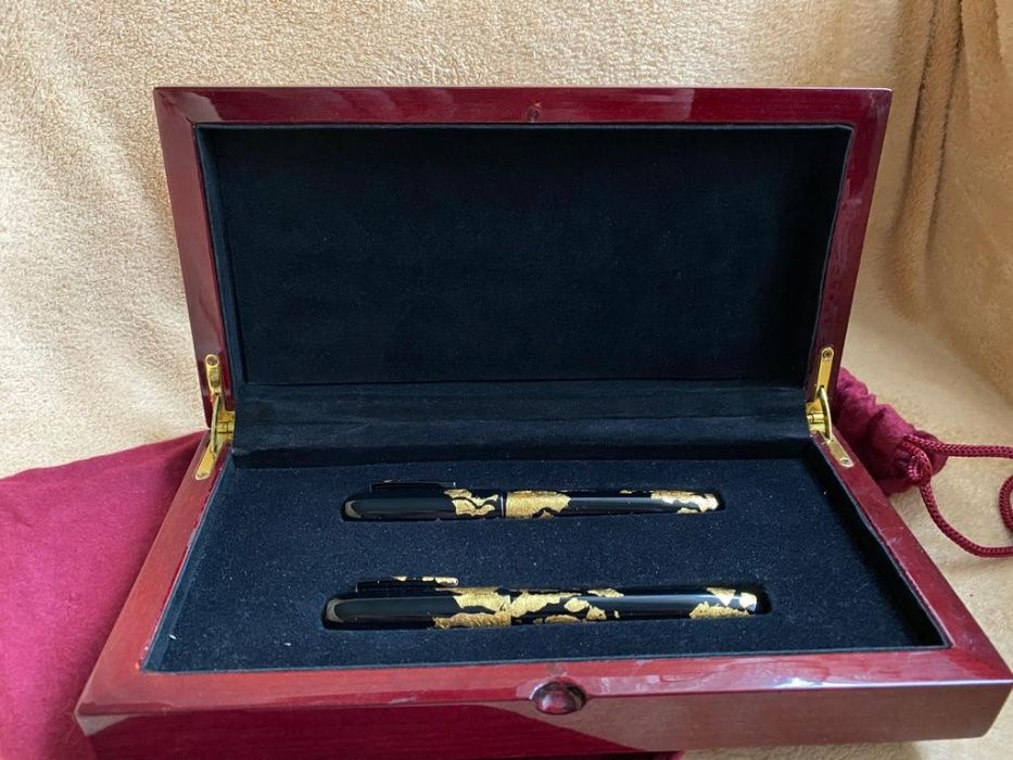 Set de instrumente de scris in caseta de lux decorata cu aur - Credan