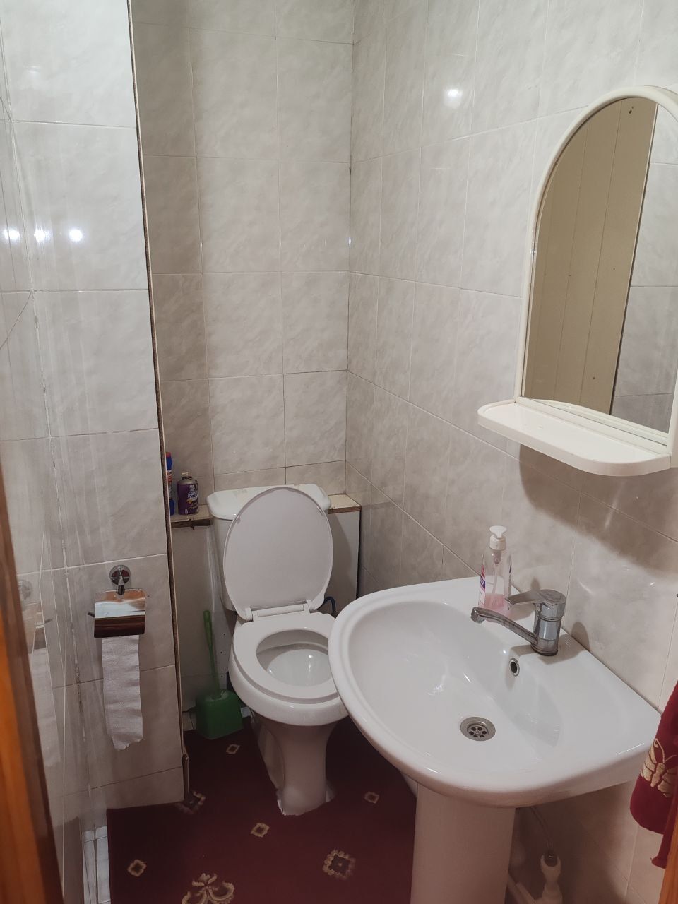 Срочно сдаётся квартира Сергели 8а 4/4/9 цена 500$ без торг