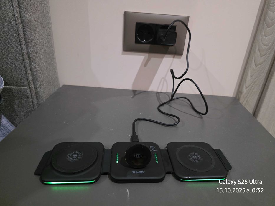 Зарядна станция 3 in 1 за Apple Zumsey