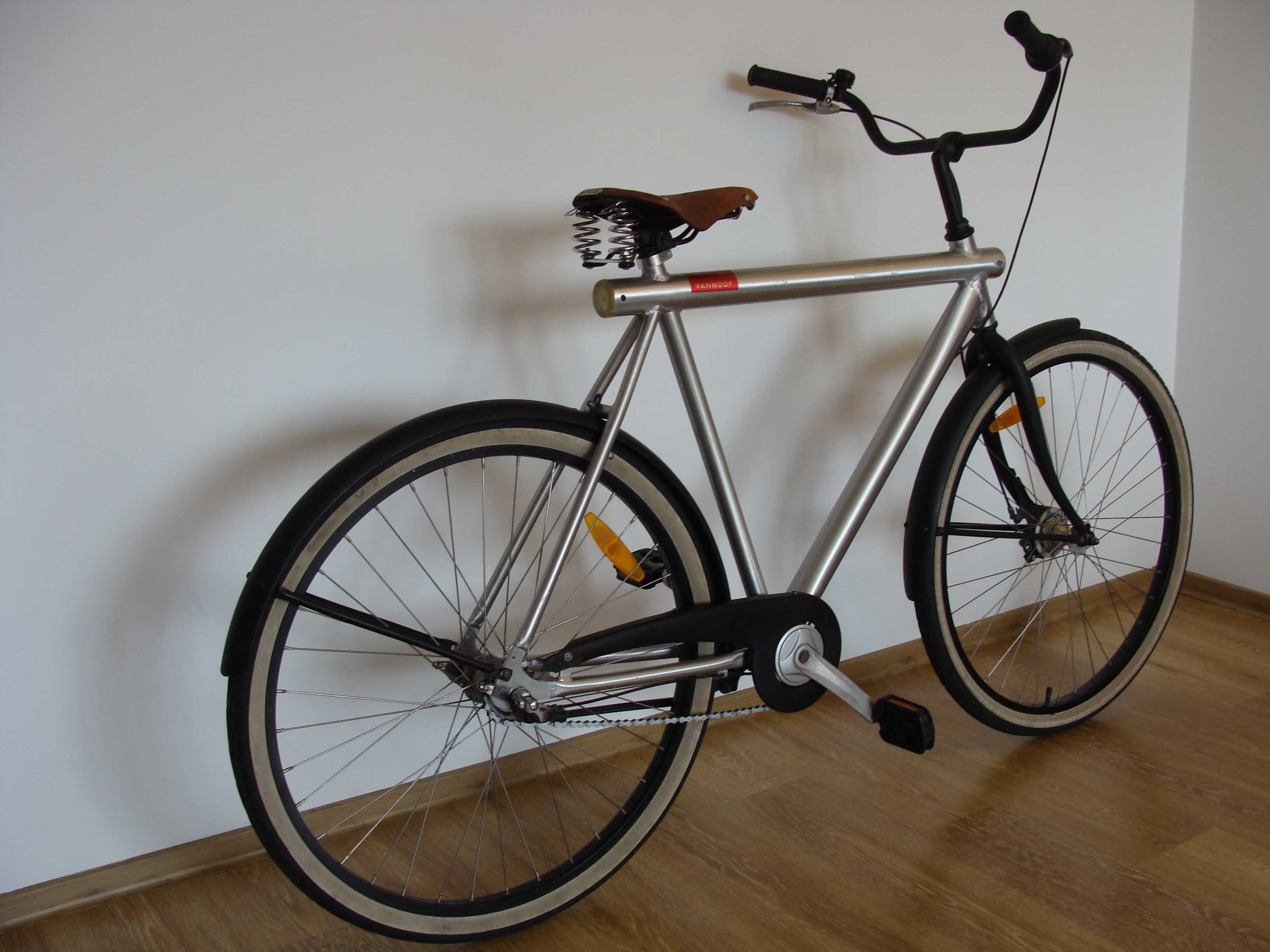 Bicicleta Vanmoof No.3, oras-trekking, roti 28-viteze in butuc, Olanda