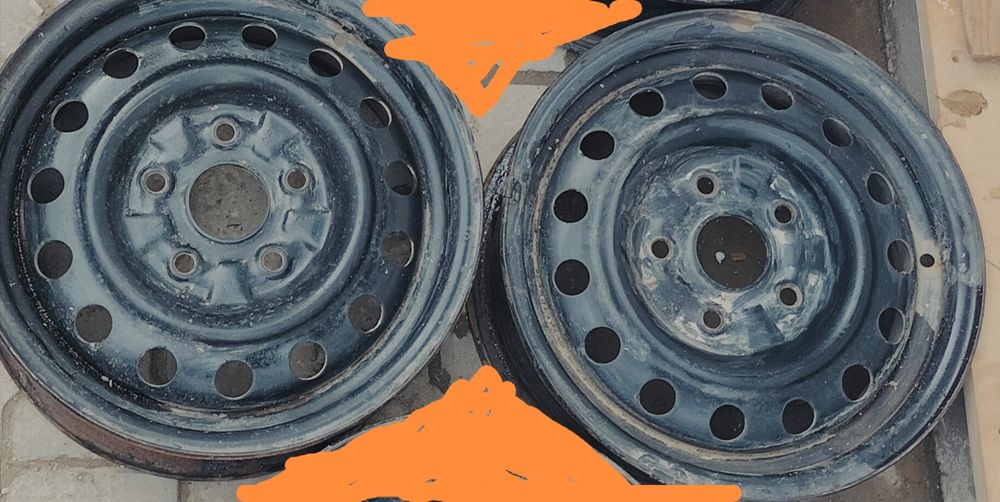 Продам R-14 диски 5-ти болтовые стояли на Мазде.