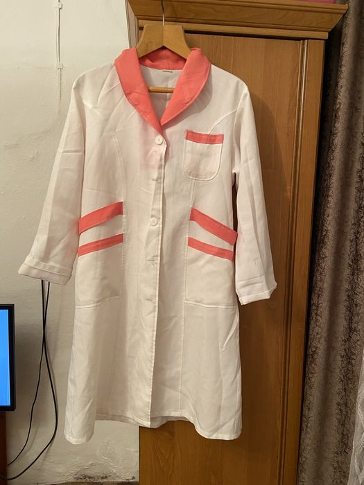 Мед костюм, халат. Размер 48. Цена 3000. В хорошем состоянии