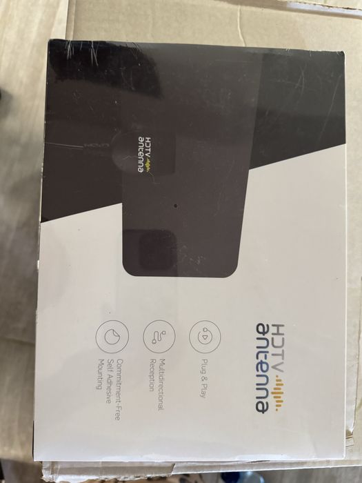 Antena HD TV de interior – montaj adeziv, recepţie multidirecţională