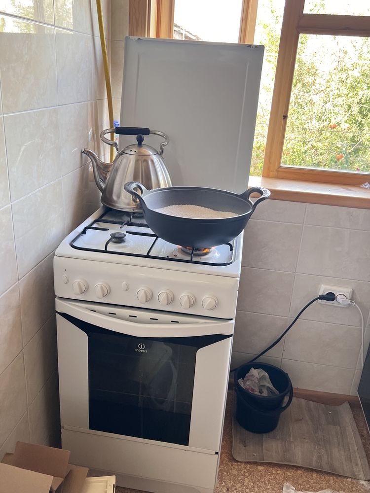 Продается газовая плита INDESIT в отличном состоянии