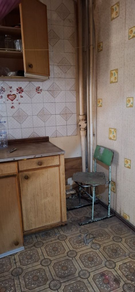 Продаю квартиру Яшнабадский р-он Асалабод. 1-ком 1-этаж 4-этажном Доме