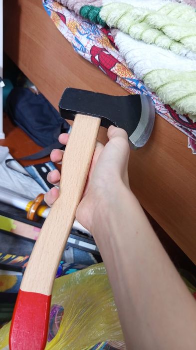 Продам топор и обезьяну