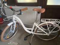 Vand bicicleta Romet, roti 24, cumparata noua si folosita putin.