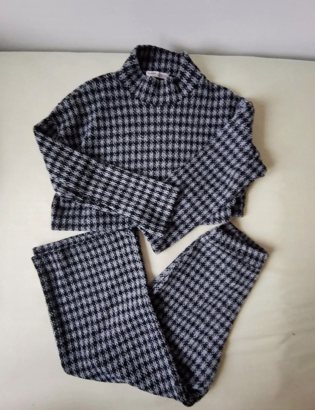 Set pulover și pantaloni Pull & Bear