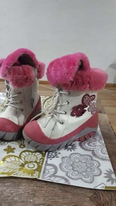 продам  ботинки на девочку