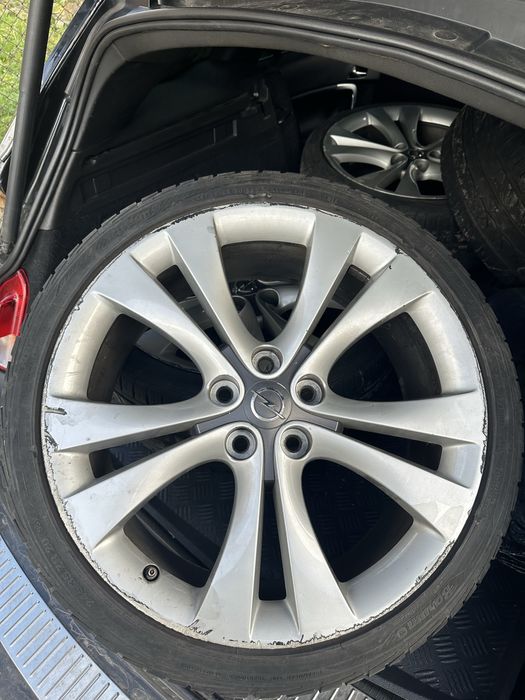 Opel Insignia 5/120/20 с гуми.