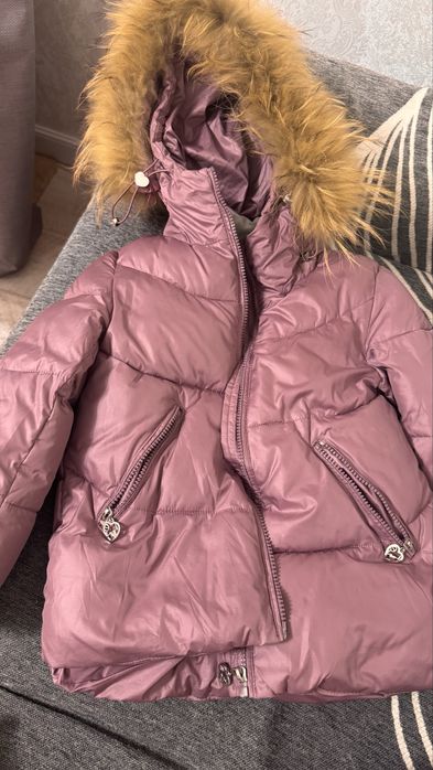 Продам зимнюю куртку с комбинезоном для девочки